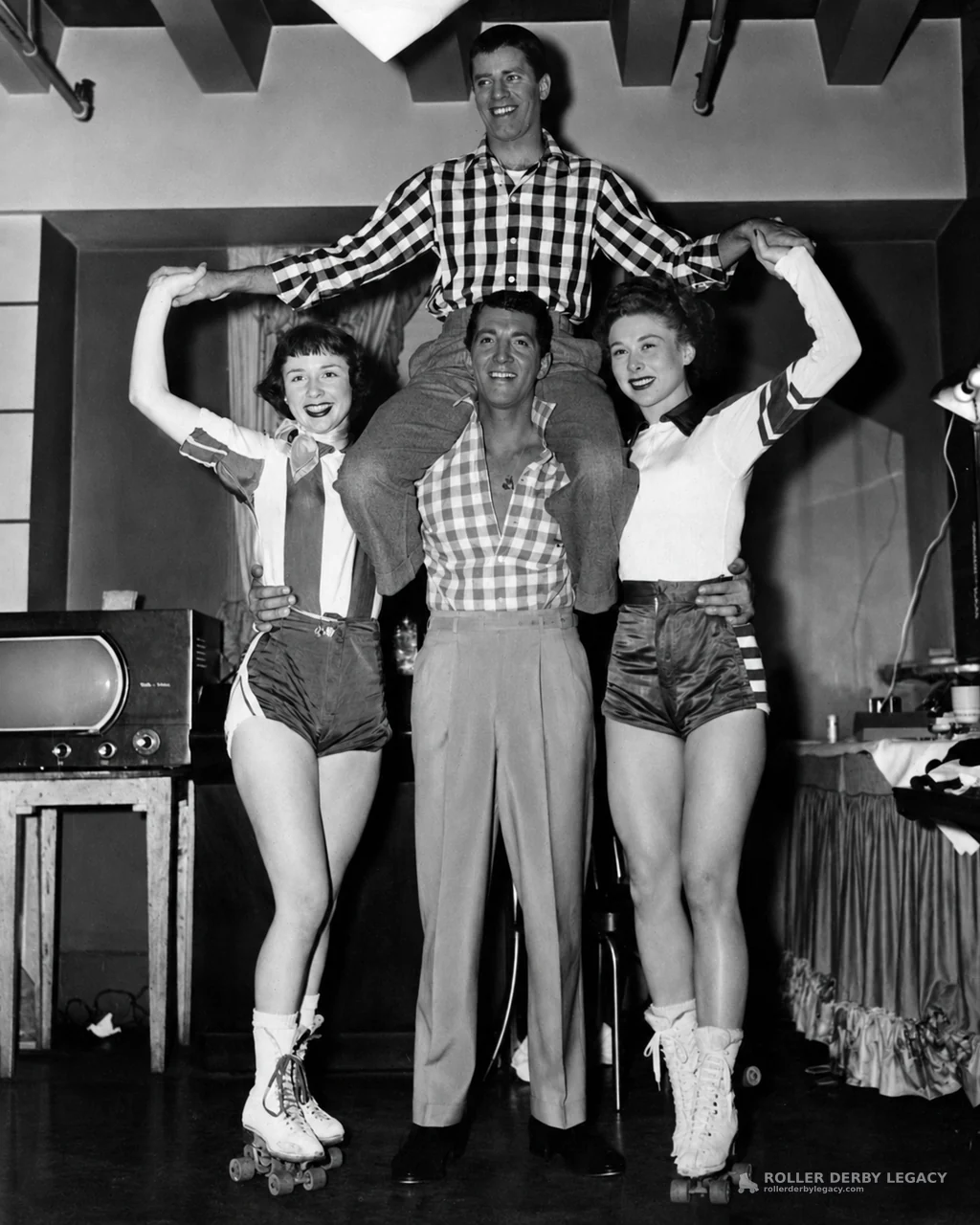 Dean Martin and Jerry Lewis with 2 Roller Derby Skaters